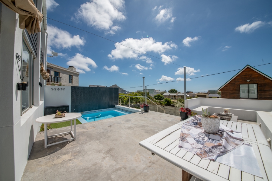 4 Bedroom Property for Sale in Pringle Bay Western Cape